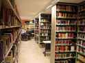Regale mit Büchern Regale mit Büchern